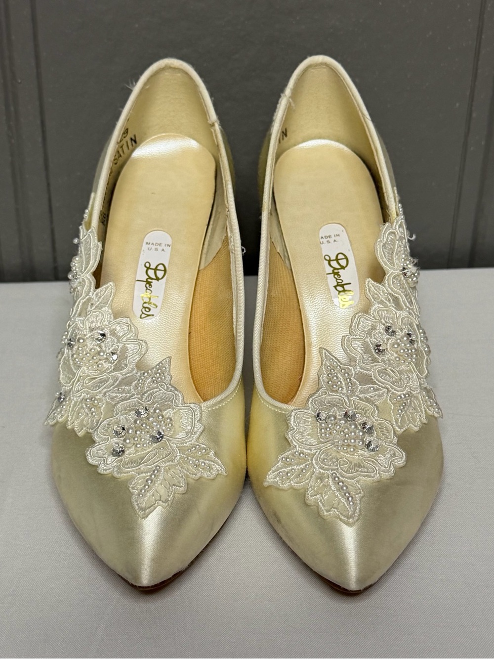 Vintage 80s Dyeables Ivory Nouveau Satin Bridal Wedding Formal Heels Size 8AA